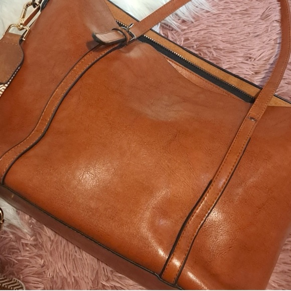 NEW Vegan Leather Tote with Cool Guitar strap - Picture 16 of 16